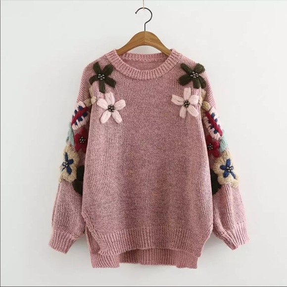SALE! ⬇️$48 Grey Floral Appliqué Oversize Sweater - Picture 4 of 8